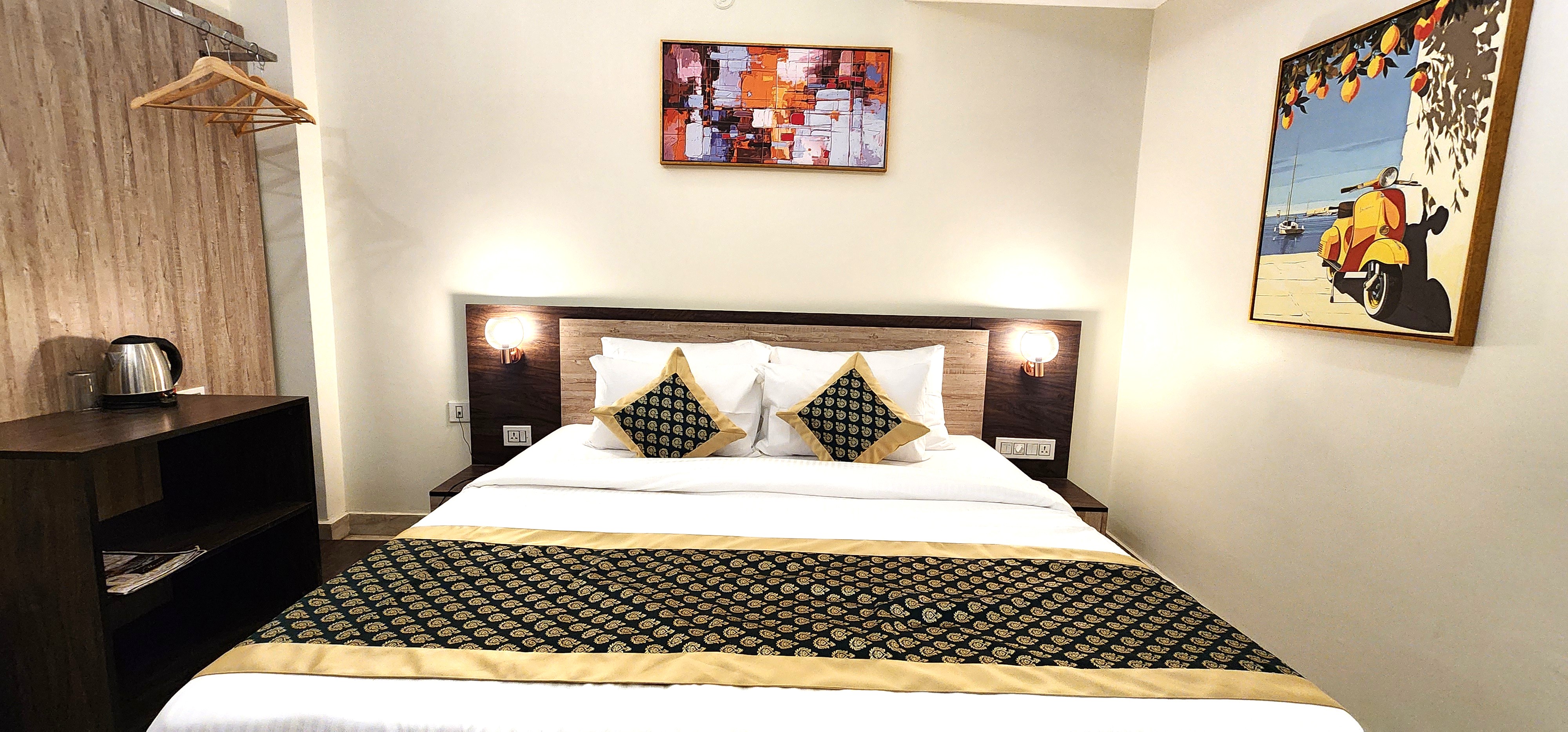 Premium room at RoadRolls Hotel Nadesar, Varanasi